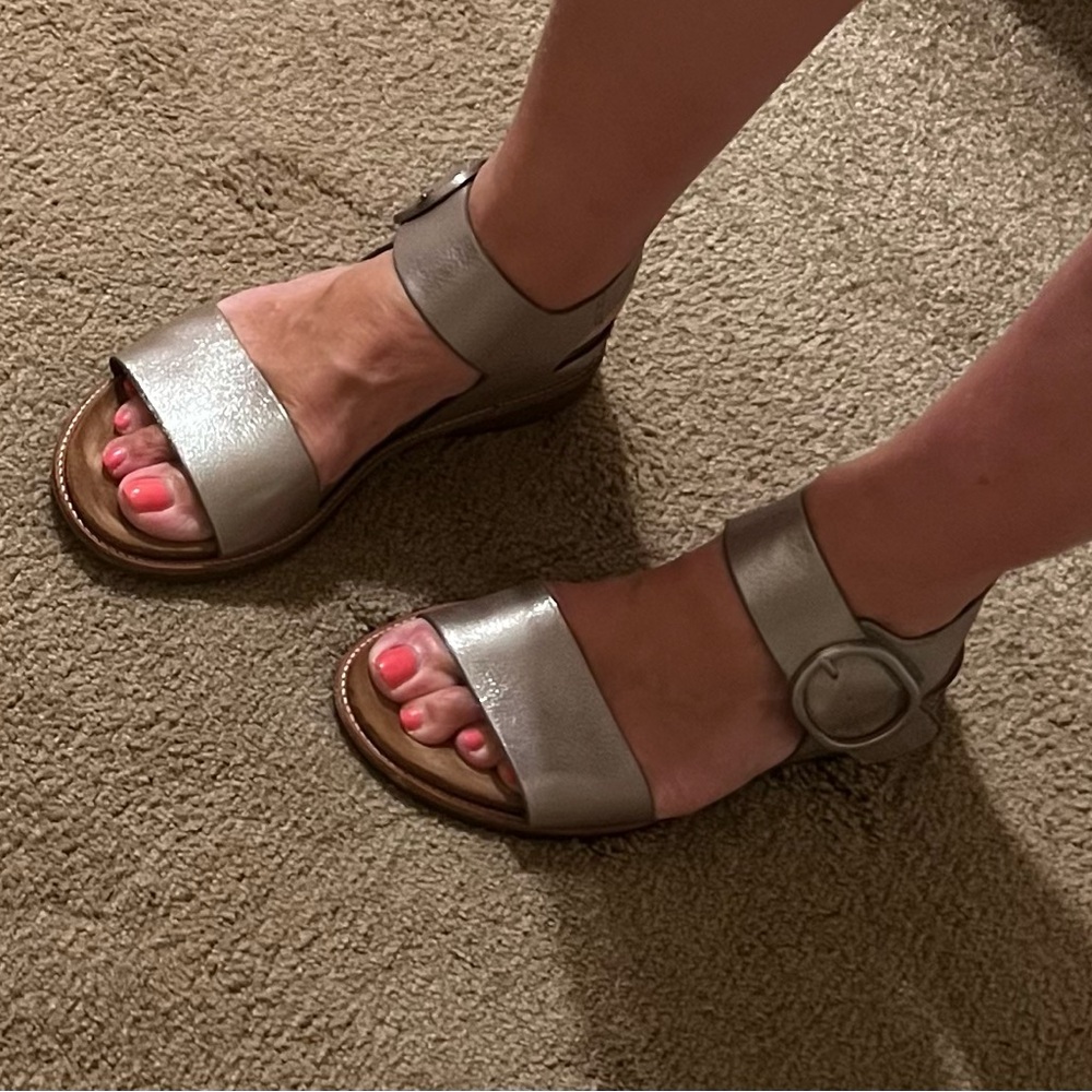 Sofft Silver Sandals with Minimalist Design